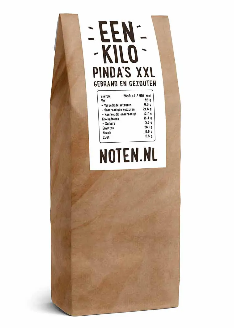 Een zakje met 1 kilo gebrande en gezouten Amerikaanse pinda's (XXL) van Noten.nl